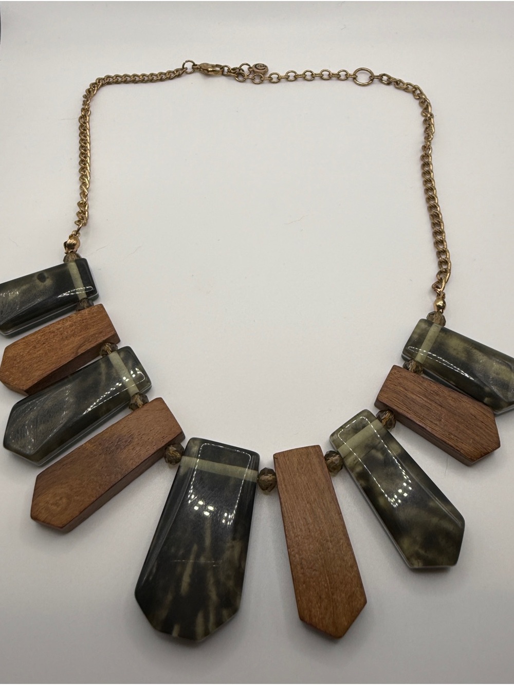 Vintage Cato 1946 Gold Chain Wood and Olive Resin Geometric Necklace